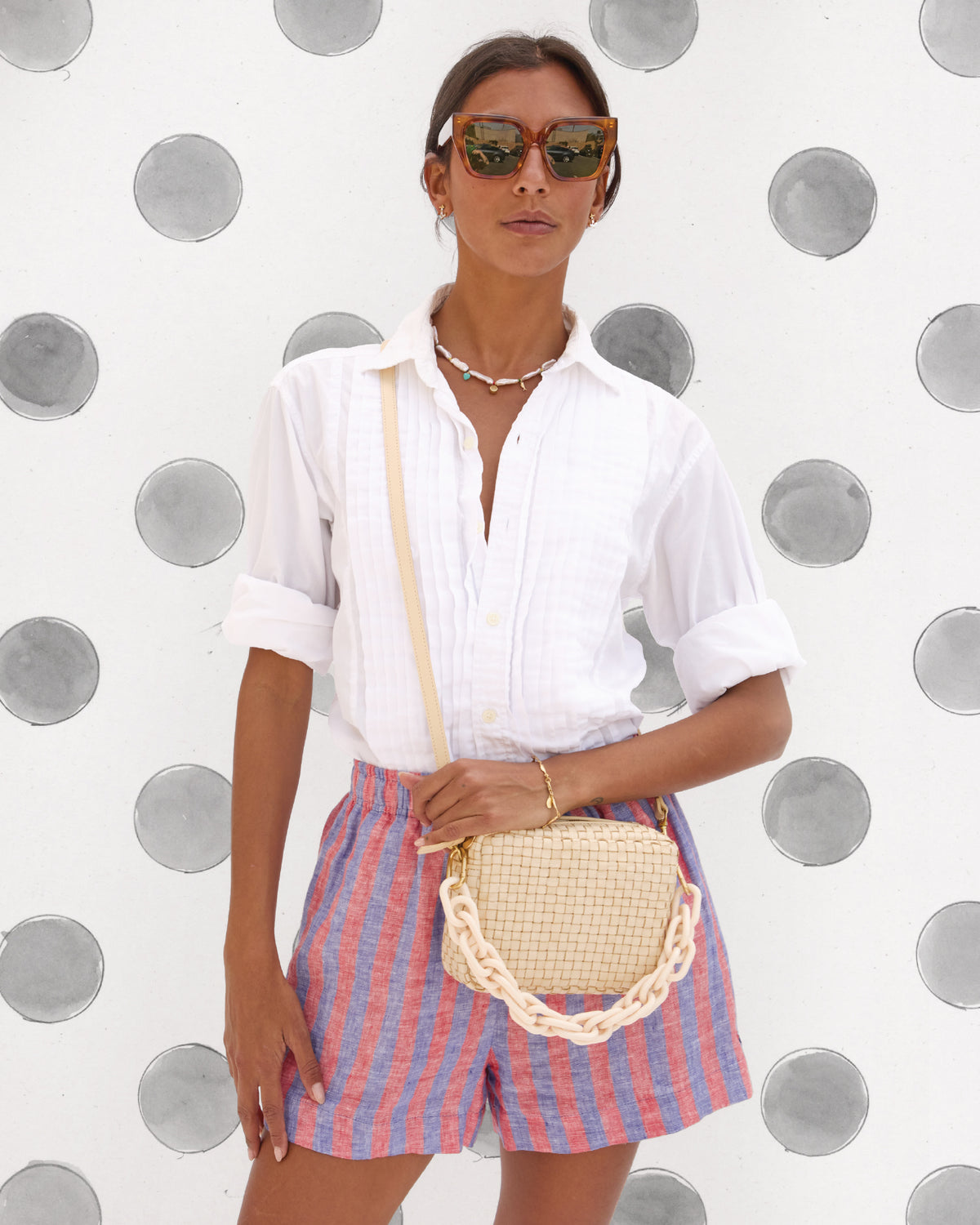 Model carrying the Cream Woven Checker Midi Sac with Cream Resin Shortie Strap. 