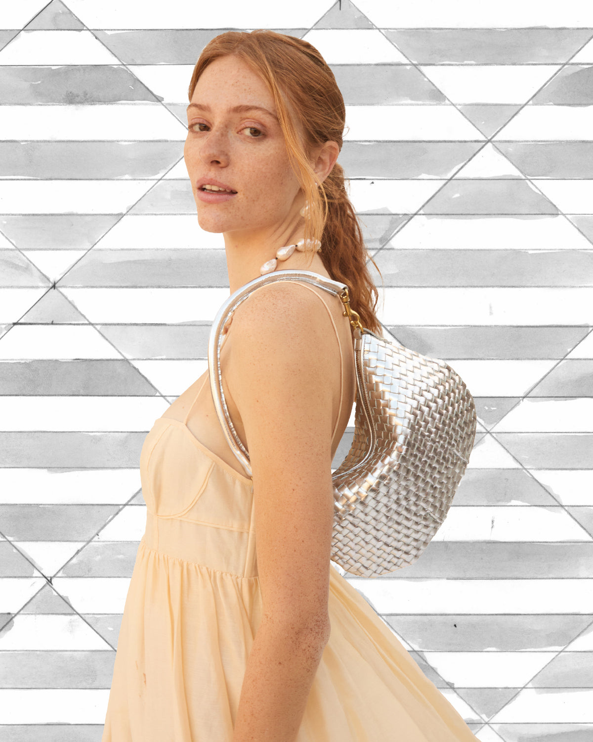 Model carrying the Silver Woven Checker Petit Moyen.