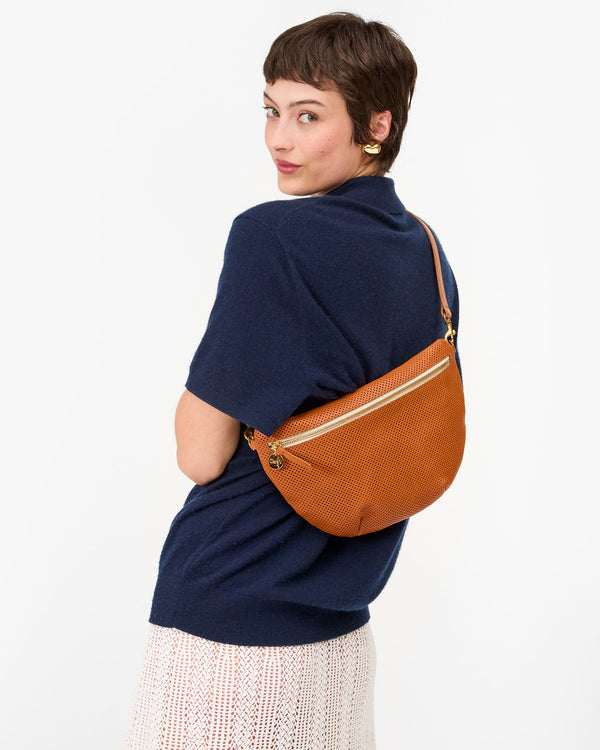 Back view of Nike wearing the Cuoio Perf Grande Fanny as a crossbody