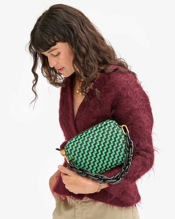 Danica holding Midi Sac