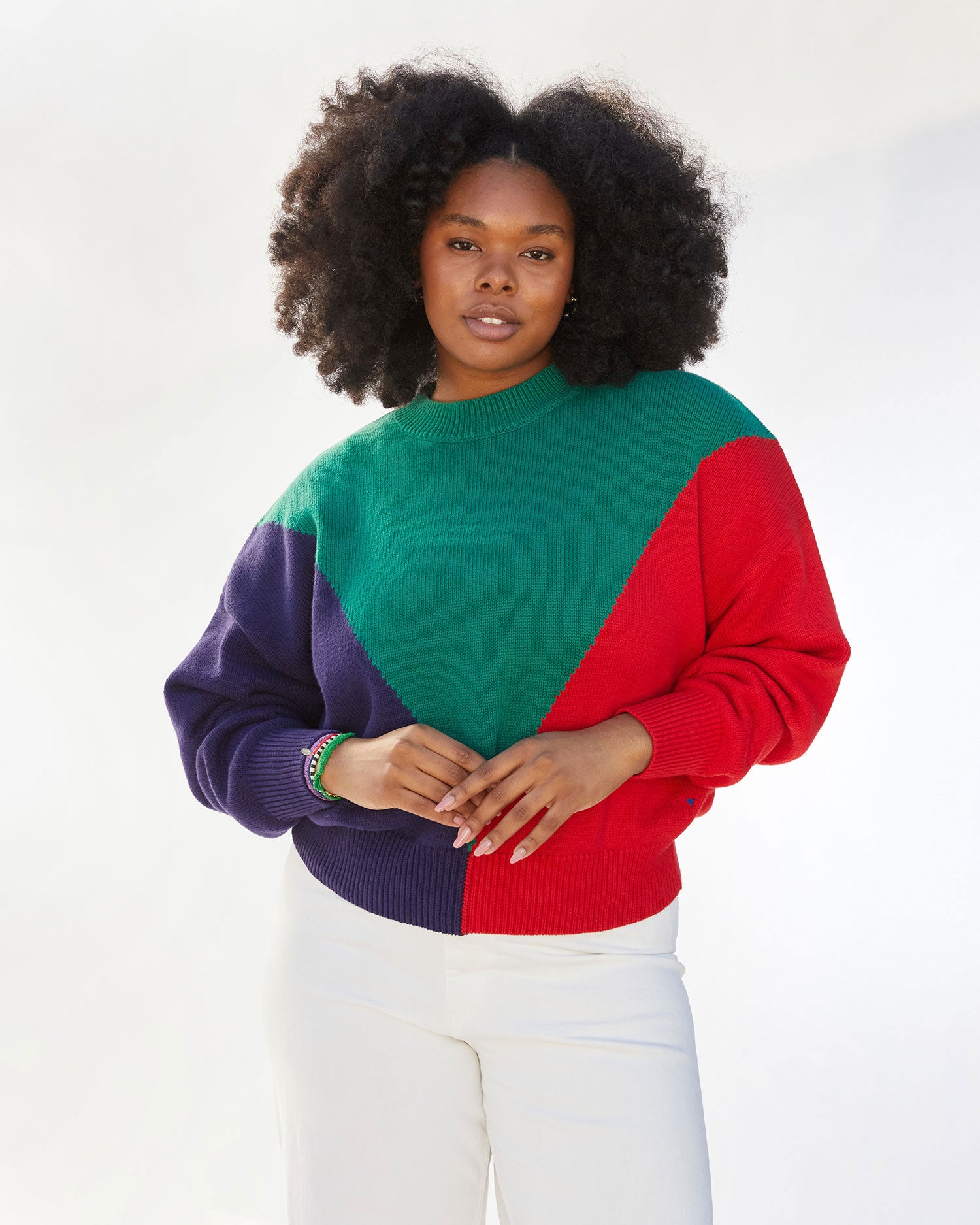 Candace wearing the Green, Navy and Poppy Drop Shoulder Sweater with white jeans